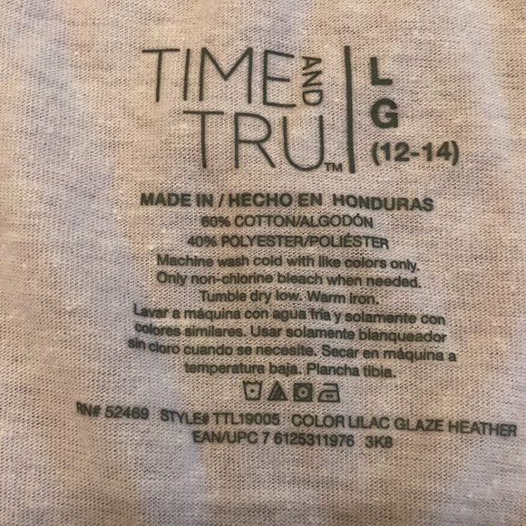 *TIME AND TRU* Essential V-Neck Short Sleeve Shirt - Picture 9 of 9